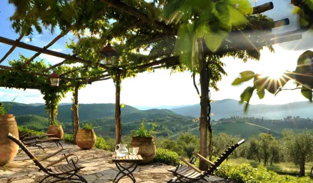 A relaxing atmosphere with beautiful landscape view from Escape in Umbria