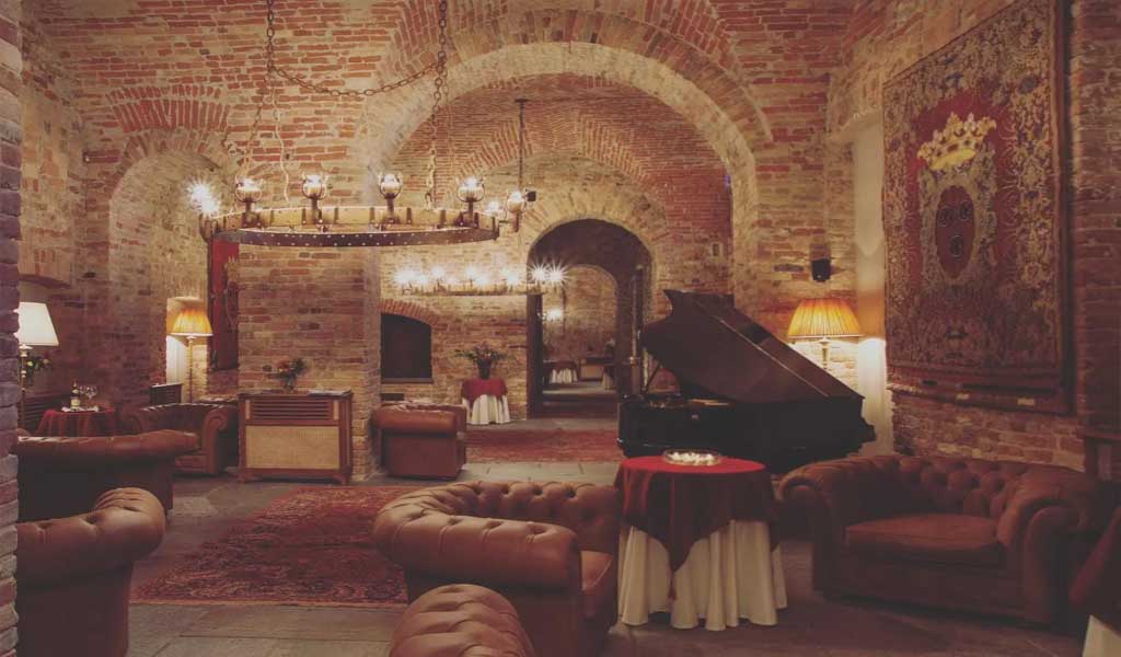 A brick boutique hotel complete with amenities in Castello Di Guarene.