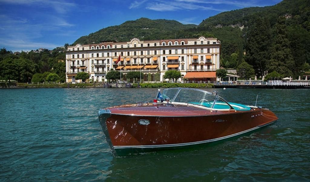 A beautiful glossy brown Riva Tritone on the Lake Como