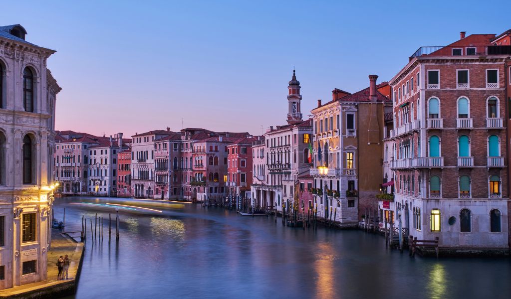 In Venice there are many luxury hotels in which to spend your honeymoon in Italy