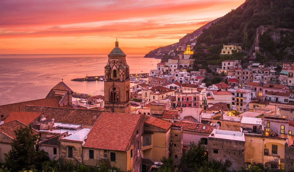 The Amalfi Coast is the ideal place to have a luxury honeymoon in Italy