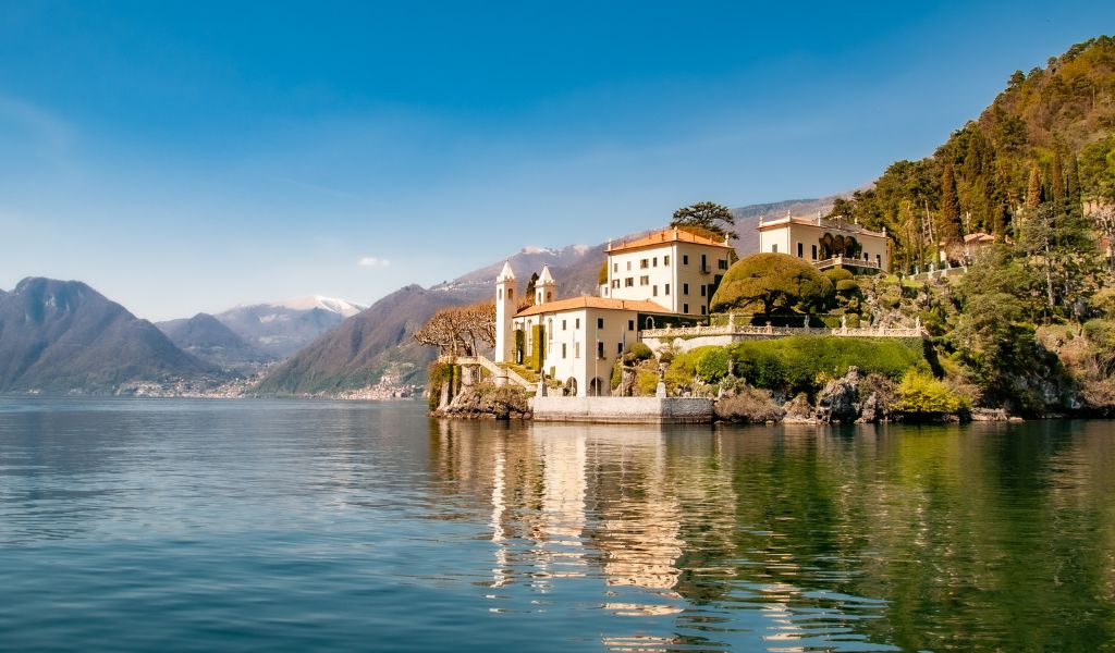 Lake Como offers many services and luxury hotels to its visitors