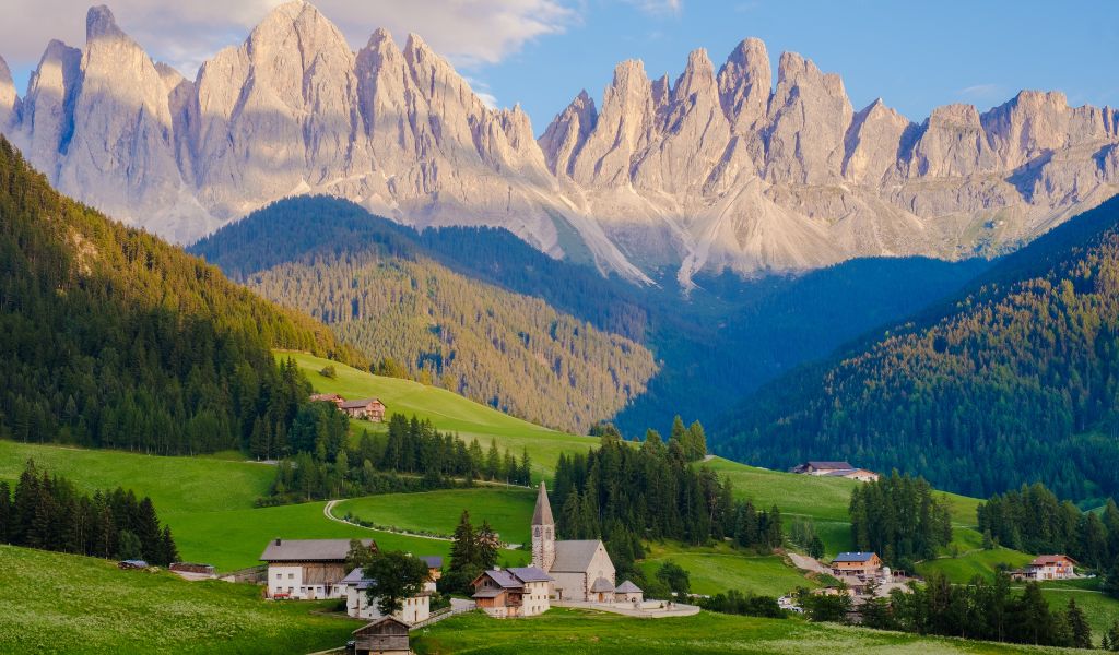 The Dolomites are an ideal place to visit when you decide to take a luxury trip to Italy