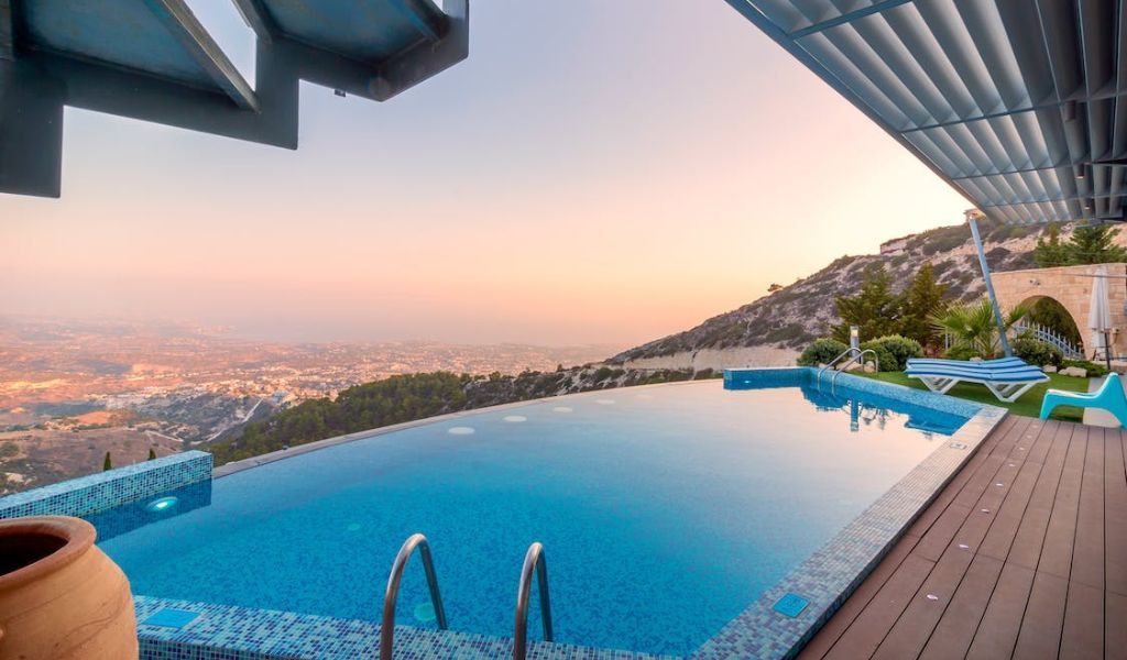 Luxury villa with stunning view of villages in Italy