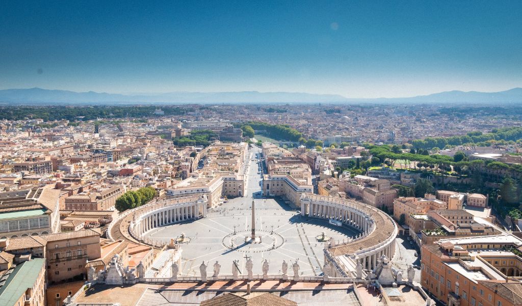 Luxo Italia customers decided to have a Rome experience by helicopter, being able to admire the capital from above