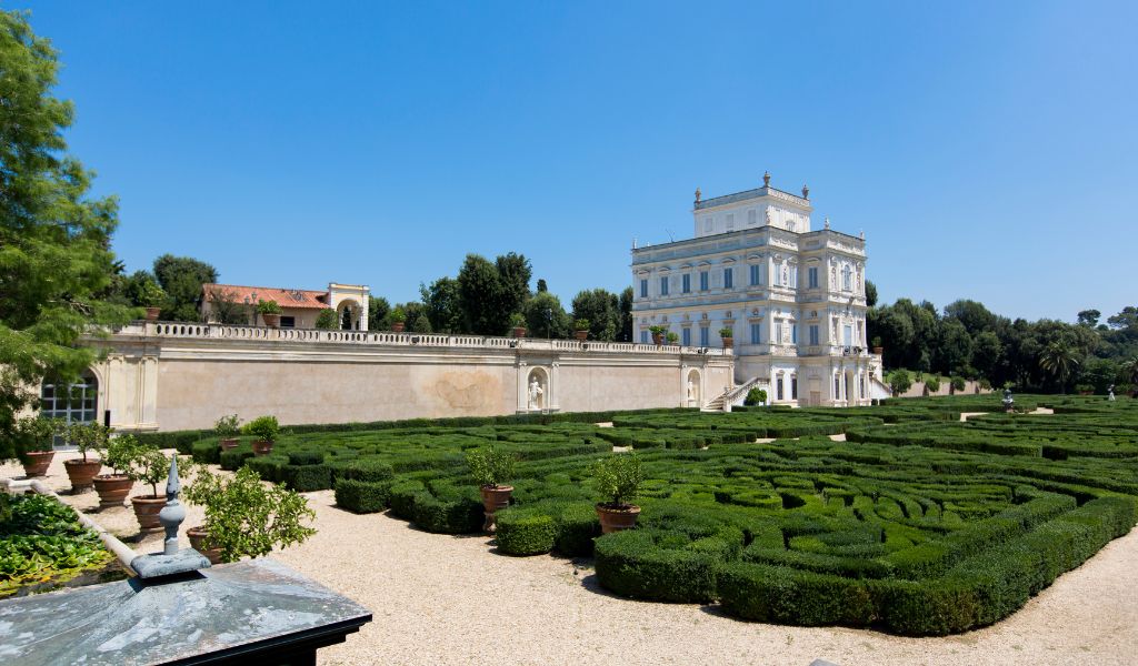 A Rome experience not to be missed is that of staying in a luxury villa
