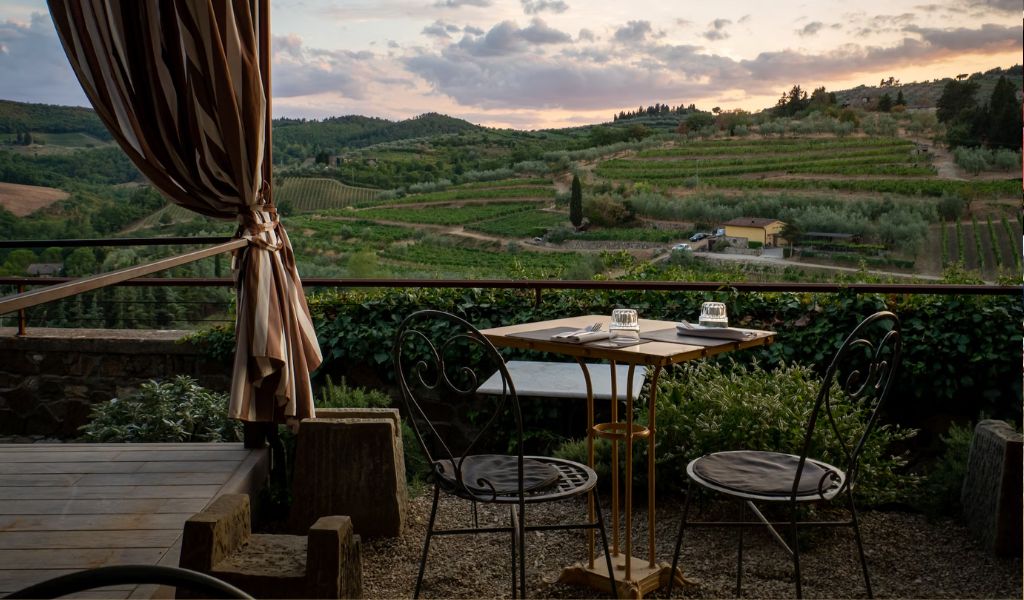 A private accommodation with a stunning view of landscapes in Tuscan.