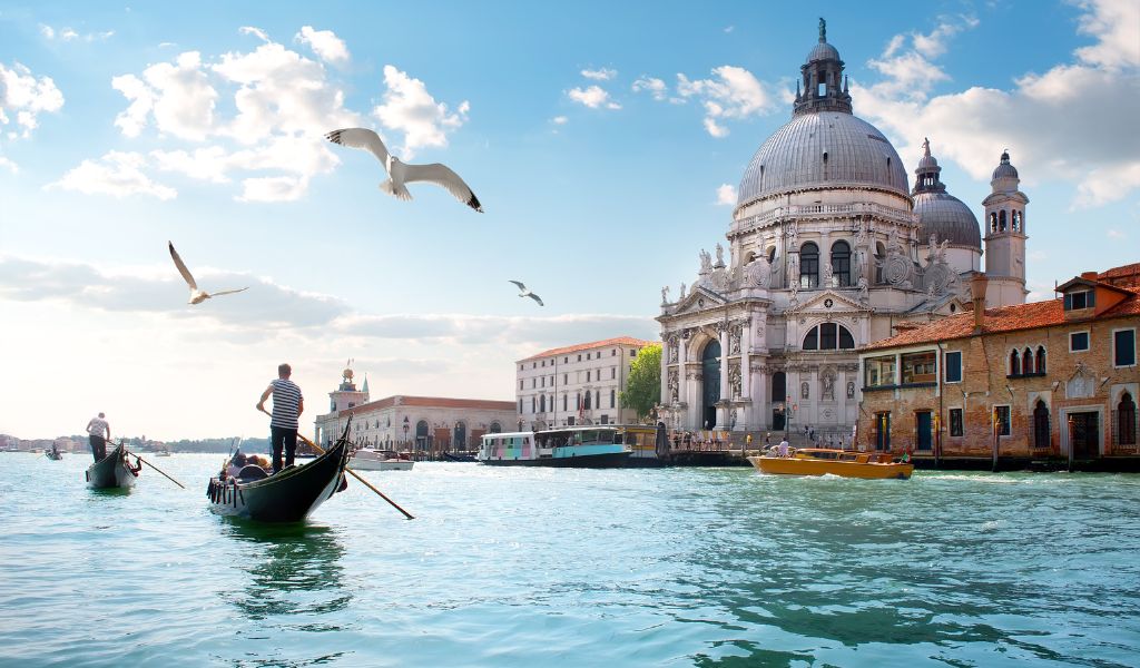 A beautiful private boat tour of Venice