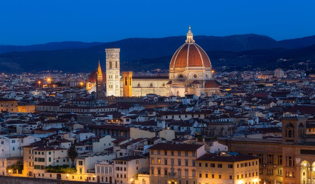 Tourists are taking the private tour of Florence
