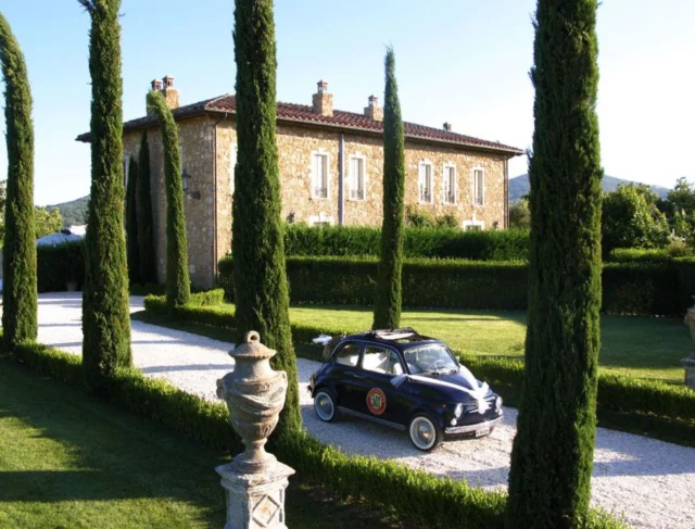 Embrace the enchantment of autumn! With fewer crowds, crisp air, and breathtaking landscapes, fall unveils nature's masterpiece. 🍁 Indulge in this serene season and elevate your experience with Luxo Italia. Secure your luxury getaway today and savor every moment of this splendid time! 🧳🍷 #AutumnEscapes #LuxoItalia  #LuxuryTravel #luxury #luxurylifestyle  #Tuscany #Bespoke